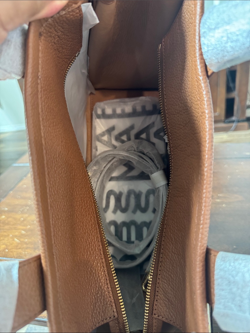 Marc Jacobs Leather Tote Bag in Warm Brown - Picture 3 of 3